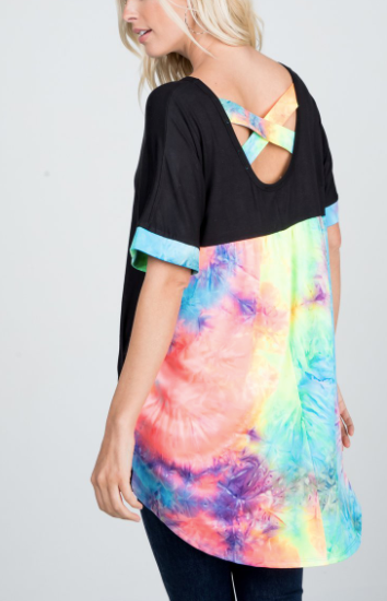 307 SHORT SLEEVE ROUND NECK SOLID AND MULTI COLOR TIE DYE PRINT CONTRAST TOP WITH CRISSCROSS BACK AND SIDE POCKET DETAIL