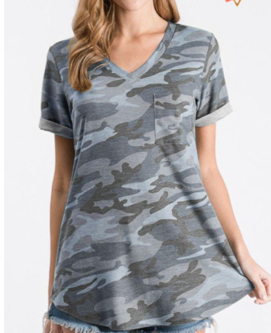 146 SHORT SLEEVE V NECK CAMO PRINT TOP WITH POCKET st1217