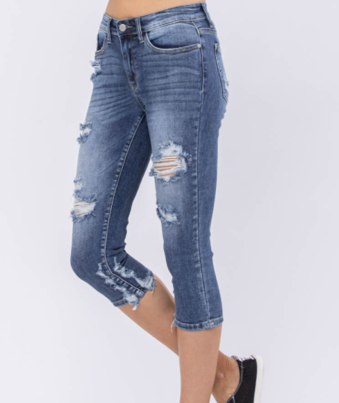 C22 Judy Blues MID-RISE SKINNY HEAVY SANDING DESTROYED CAPRI  RISE: 9.75
