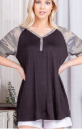 136 SHORT SLEEVE V NECK CAMO PRINT AND SOLID CONTRAST TOP WITH FRONT BUTTON DETAIL ST1947-12 RTS