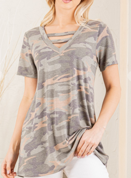 208 V NECK WITH BAR DETAIL CAMO TOP ET6168-15