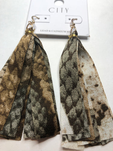 Tan ribbon snake earrings