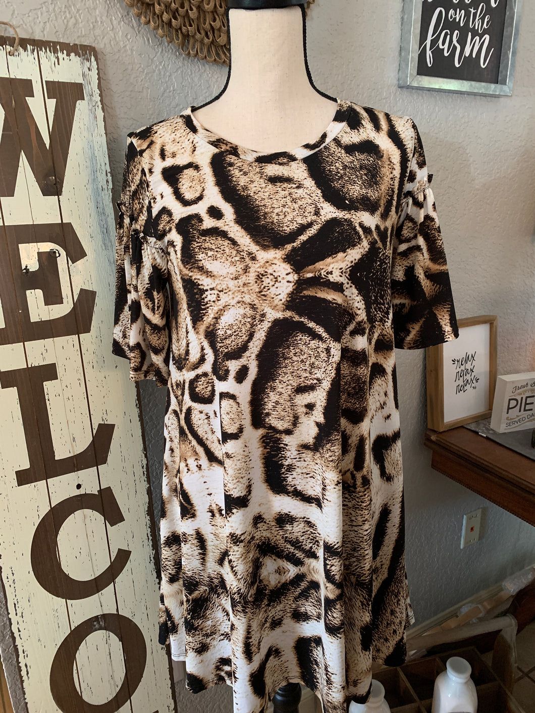 Dress animal print hidden pockets