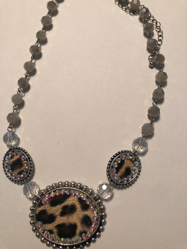 Necklace animal print