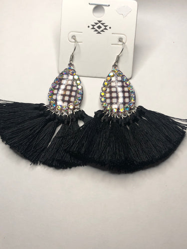 B&w plaid tassel e