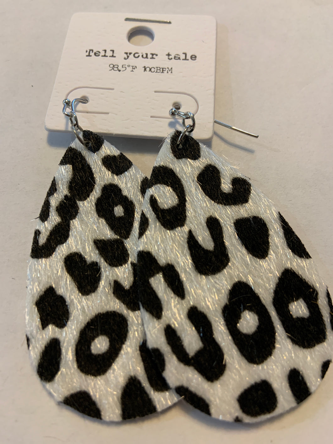 Snow cheetah hook earrings
