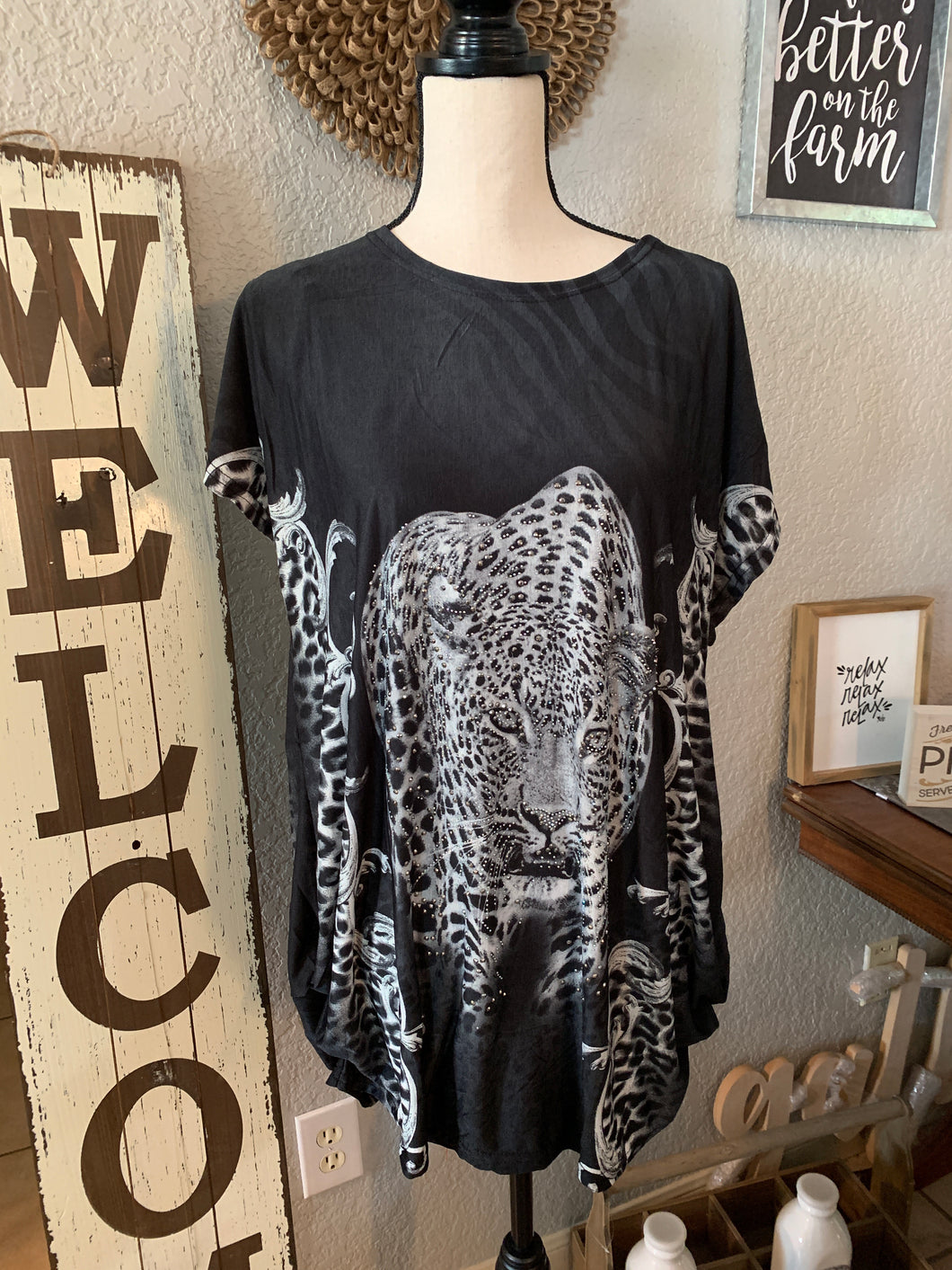 Top black black background animal print