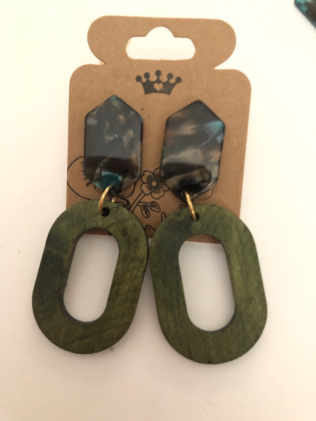 Earrings olive green