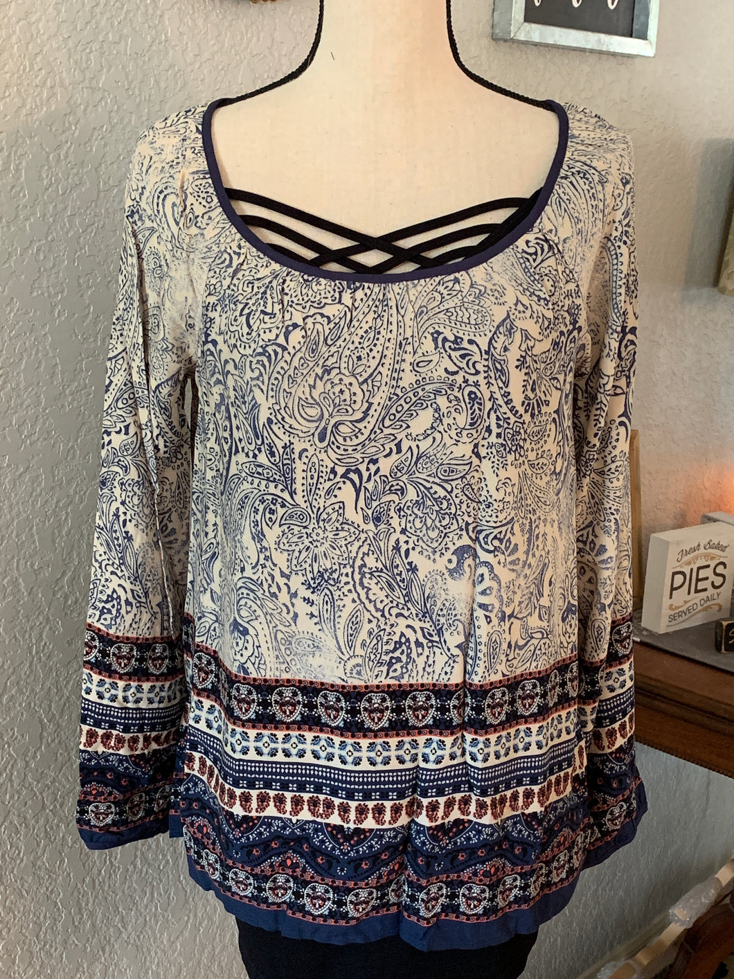 Top  no stretch cream and navy border print