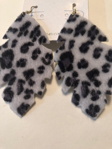Earrings snow cheetah
