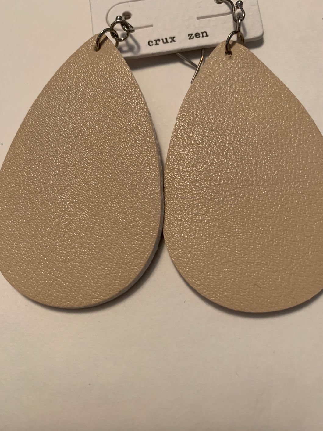Earrings cream teardrop