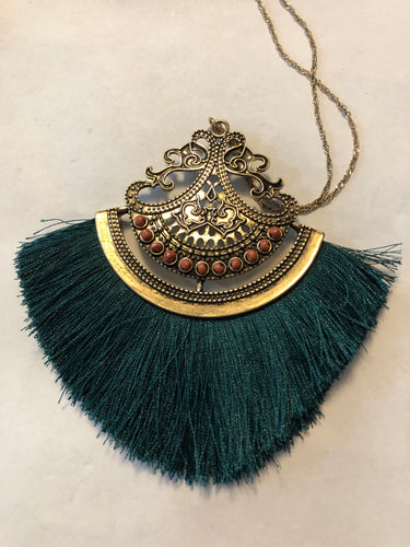 Emerald green antique necklace