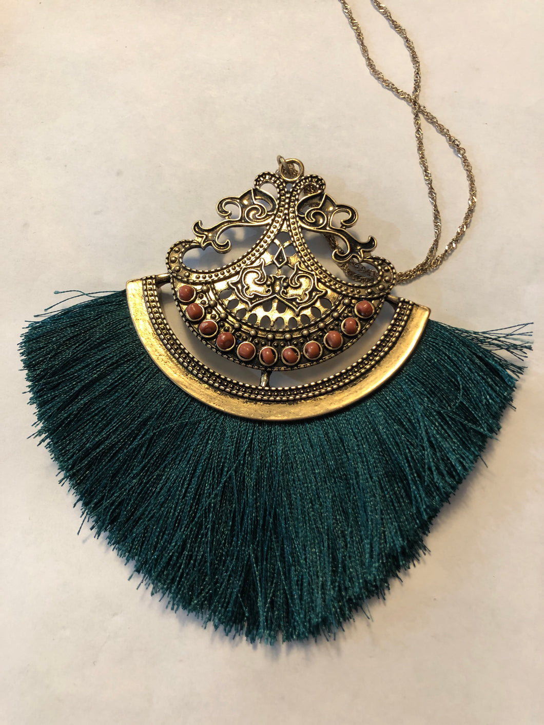 Emerald green antique necklace