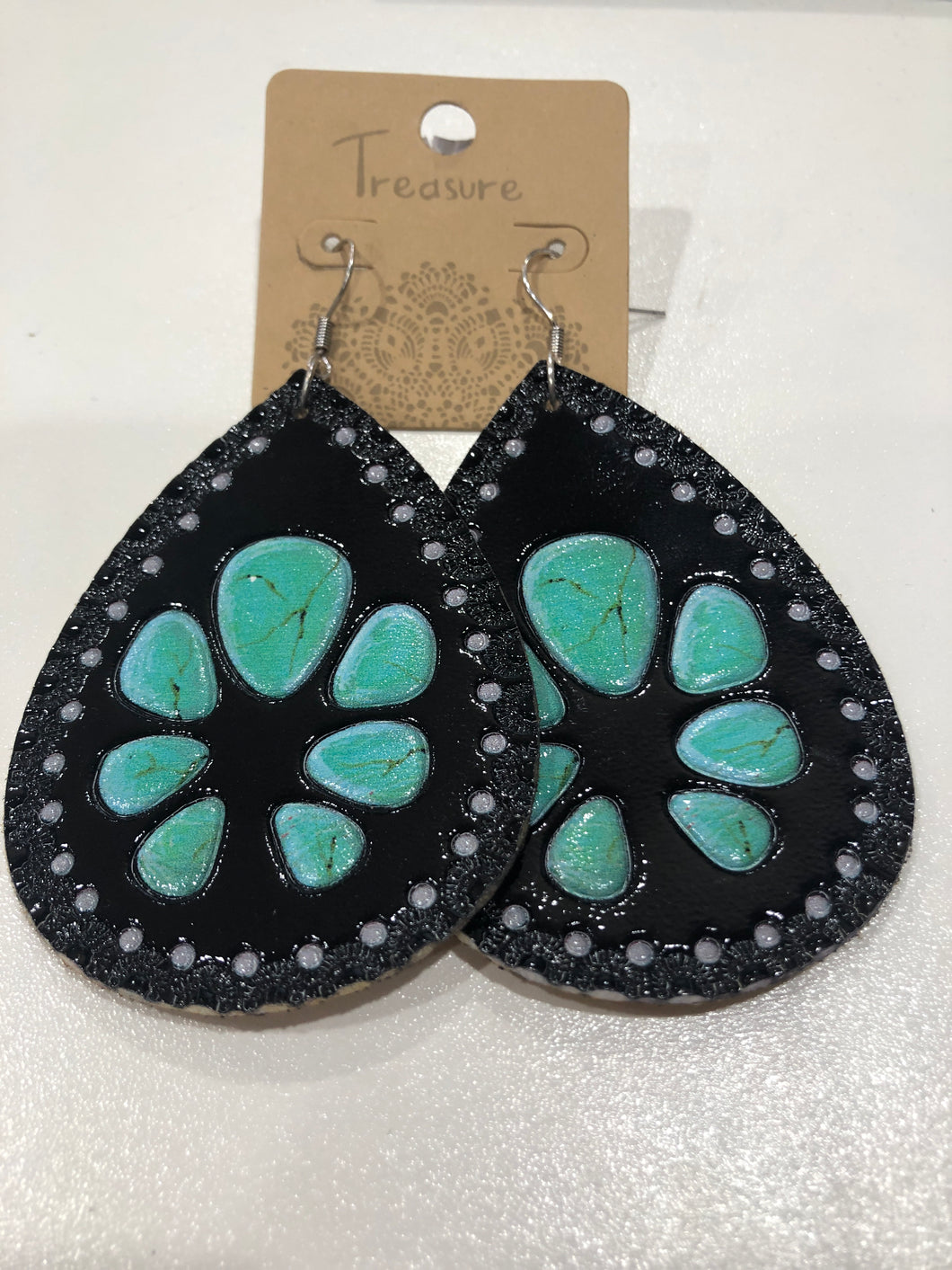 Earrings leather