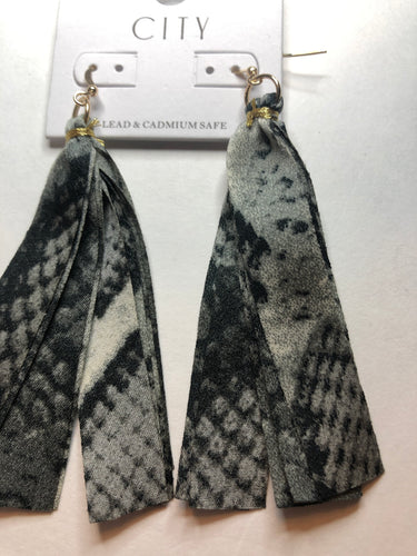 Gray ribbon snake earrings