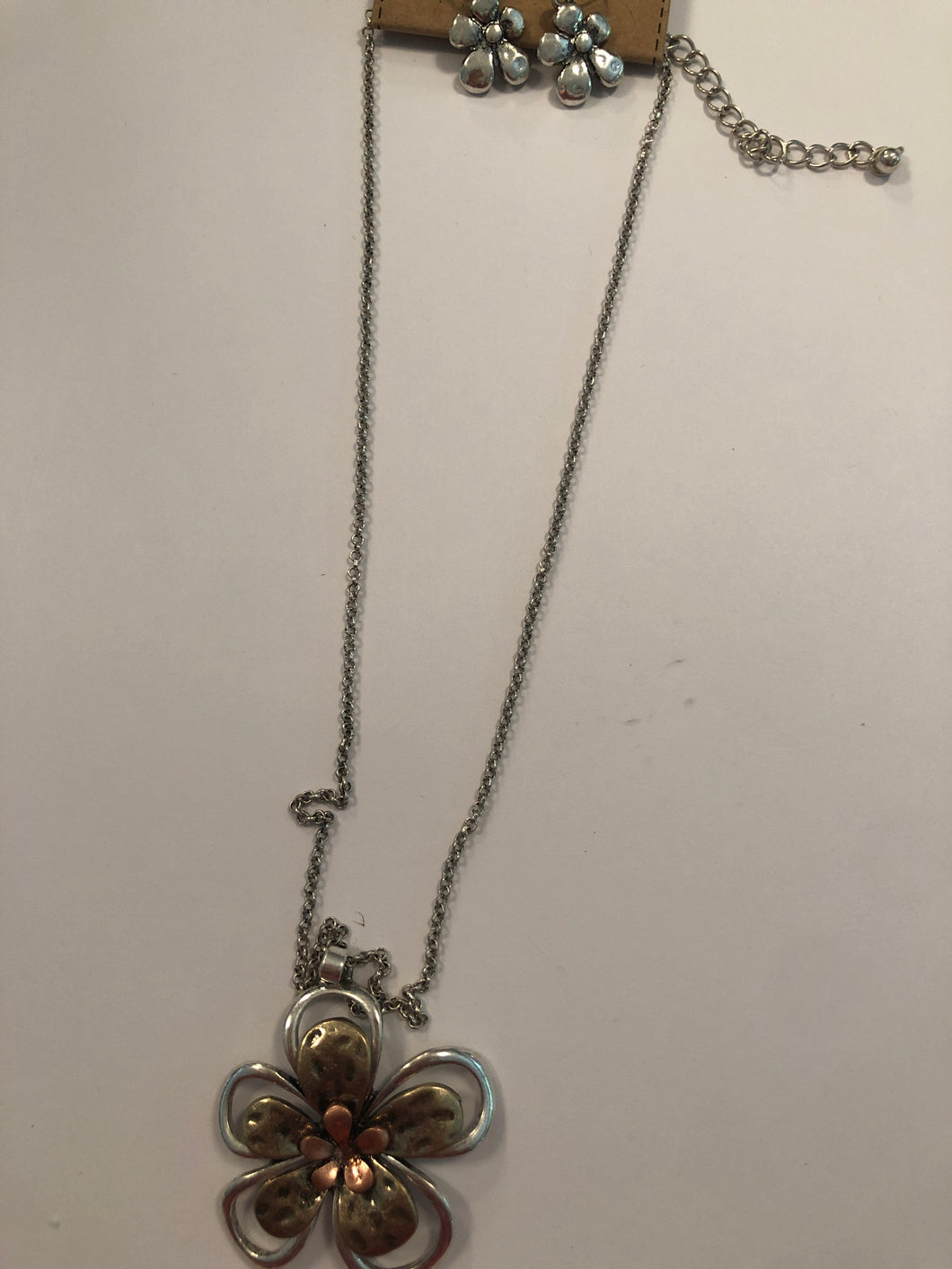 Multi metal flower necklace