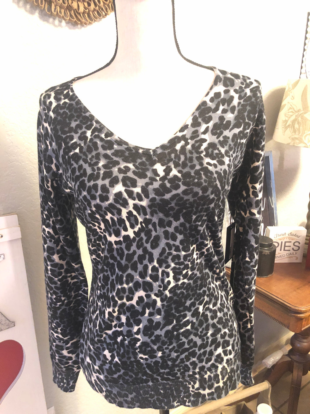 Top cheetah sweater