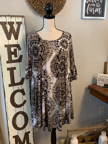 Taupe/black dress w/ pockets