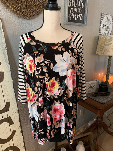 Top 3/4 sleeves black/white stripe sleeves