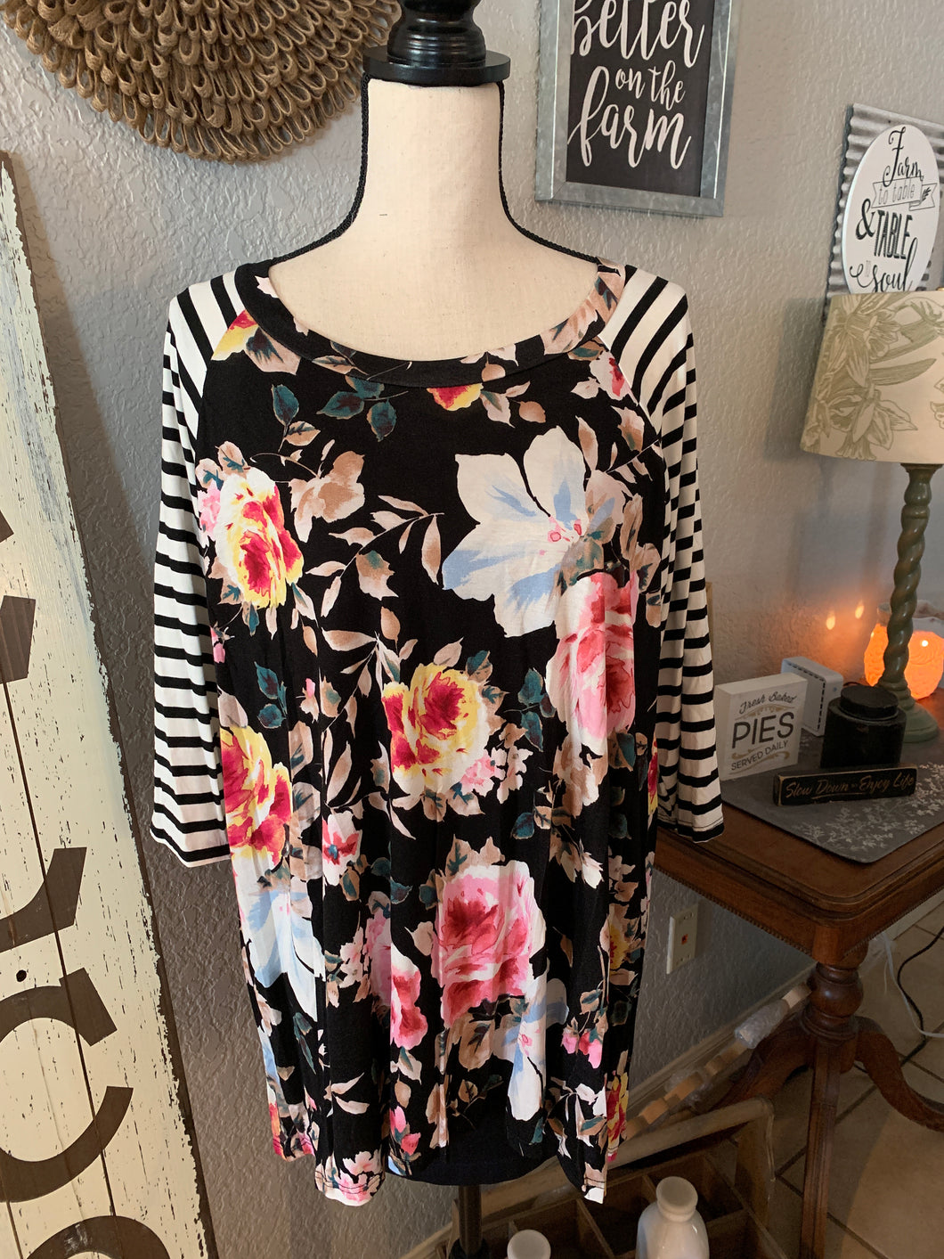 Top 3/4 sleeves black/white stripe sleeves