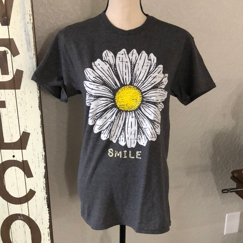 122 Daisy graphic tee