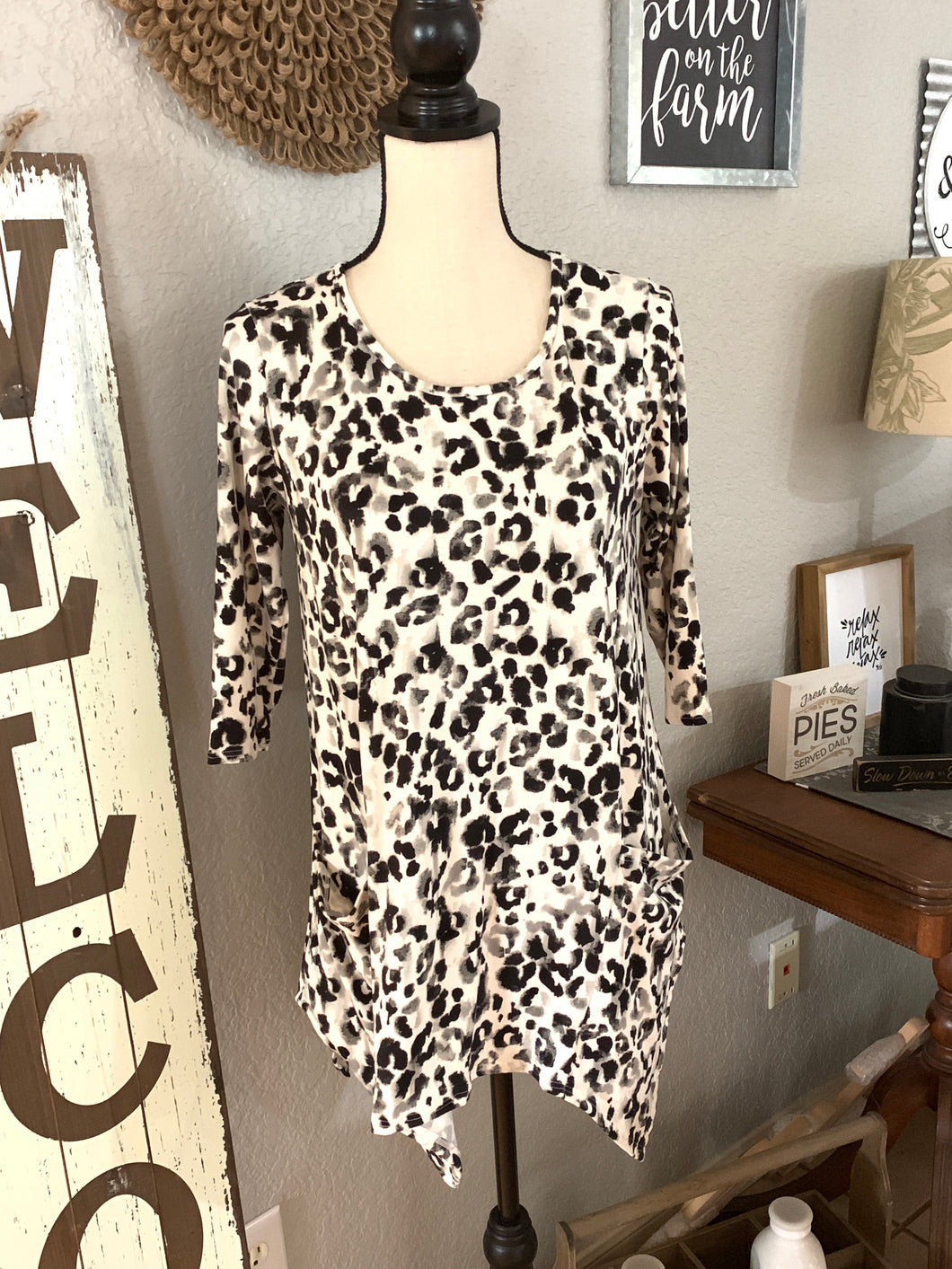 Top snow cheetah leggings material