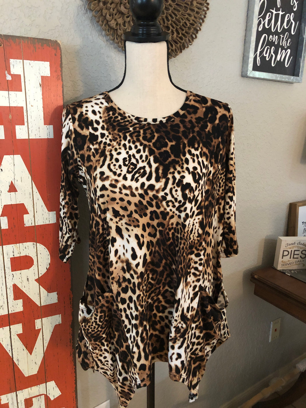 Top animal print 3/4 sleeves leggings material