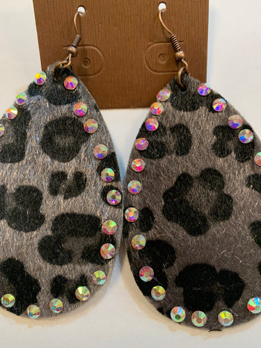 Snow cheetah teardrop earrings