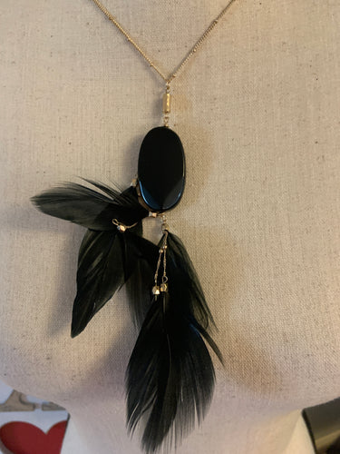 Black feather necklace 841