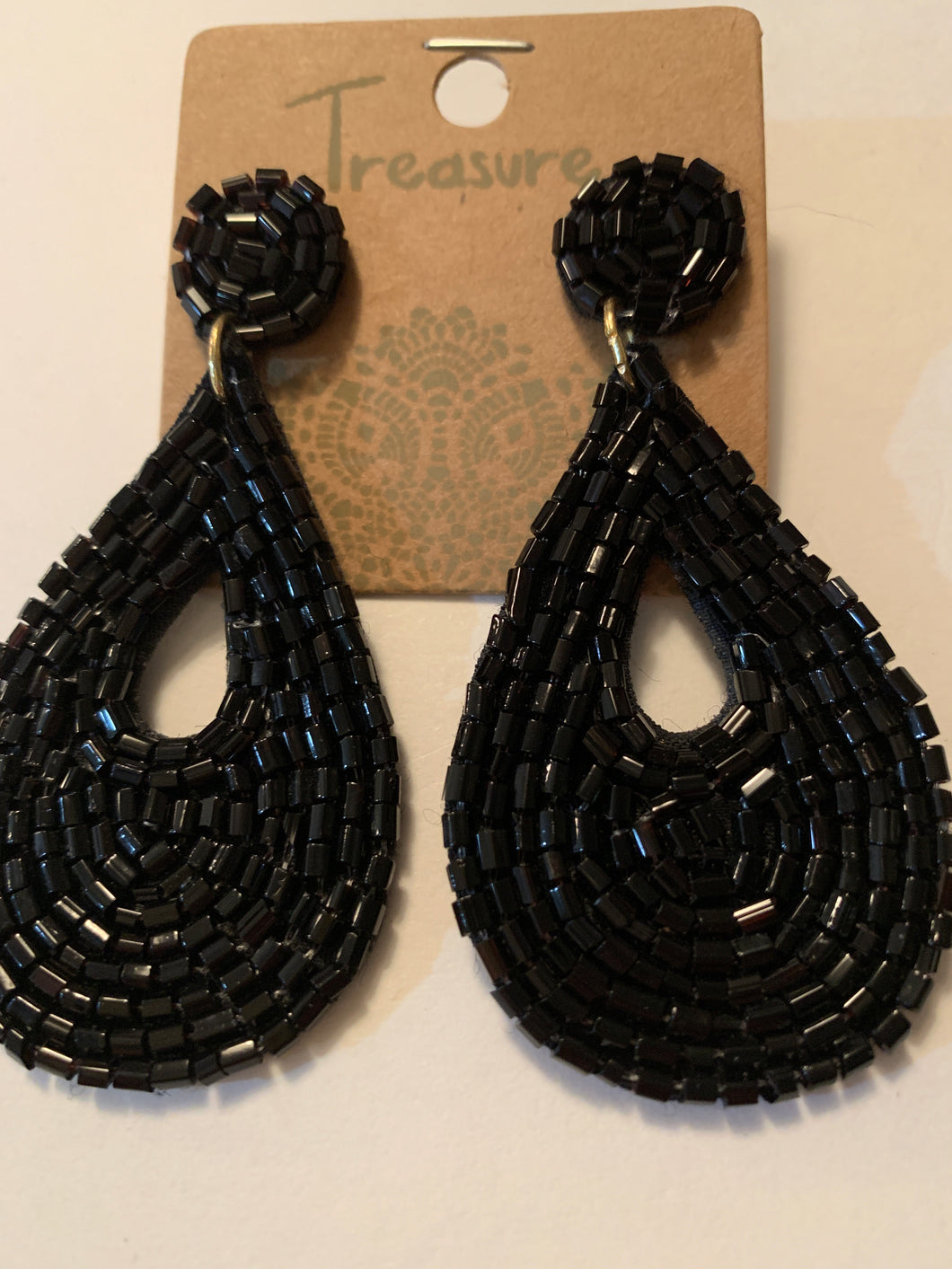Earrings black beaded