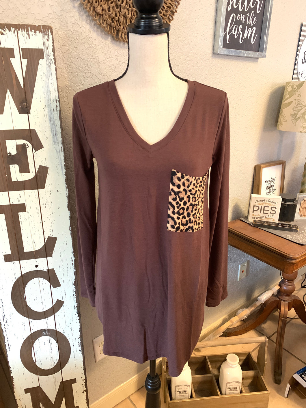 Top long sleeve chocolate with cheetah pocket