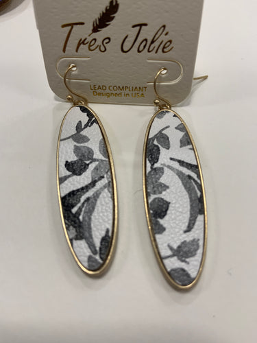 Black and white oval earring