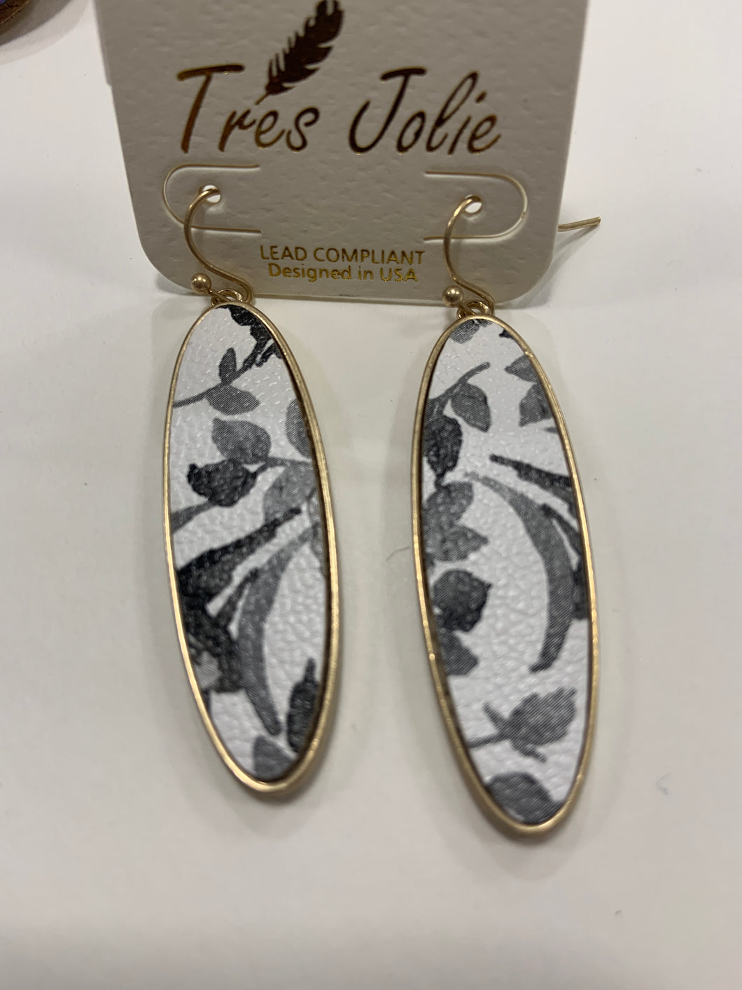 Black and white oval earring