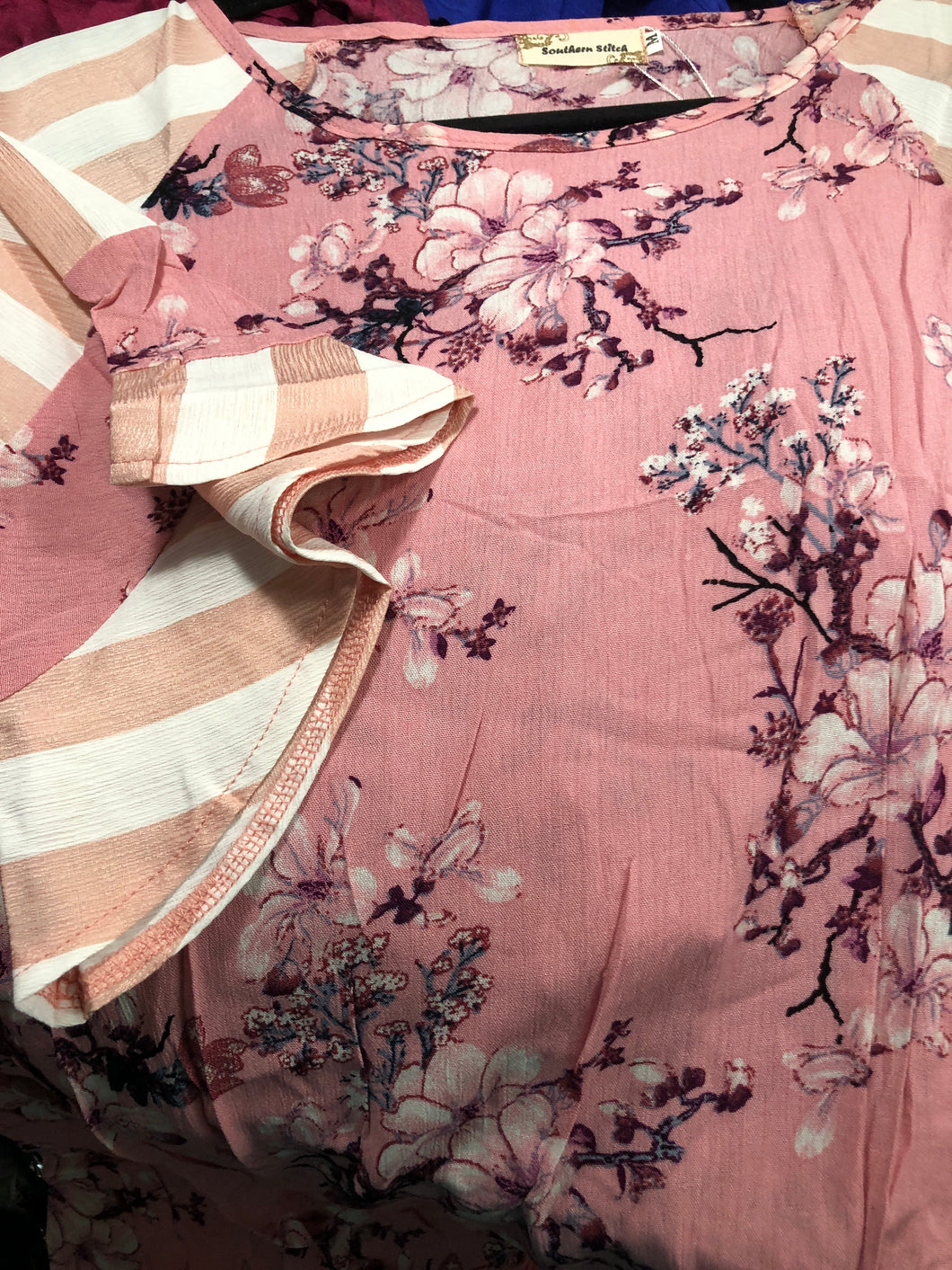 Md bell sleeve floral top