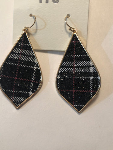 Earrings black plaid