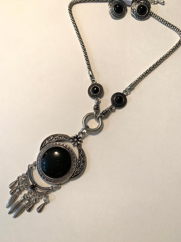 Necklace black and silver tone