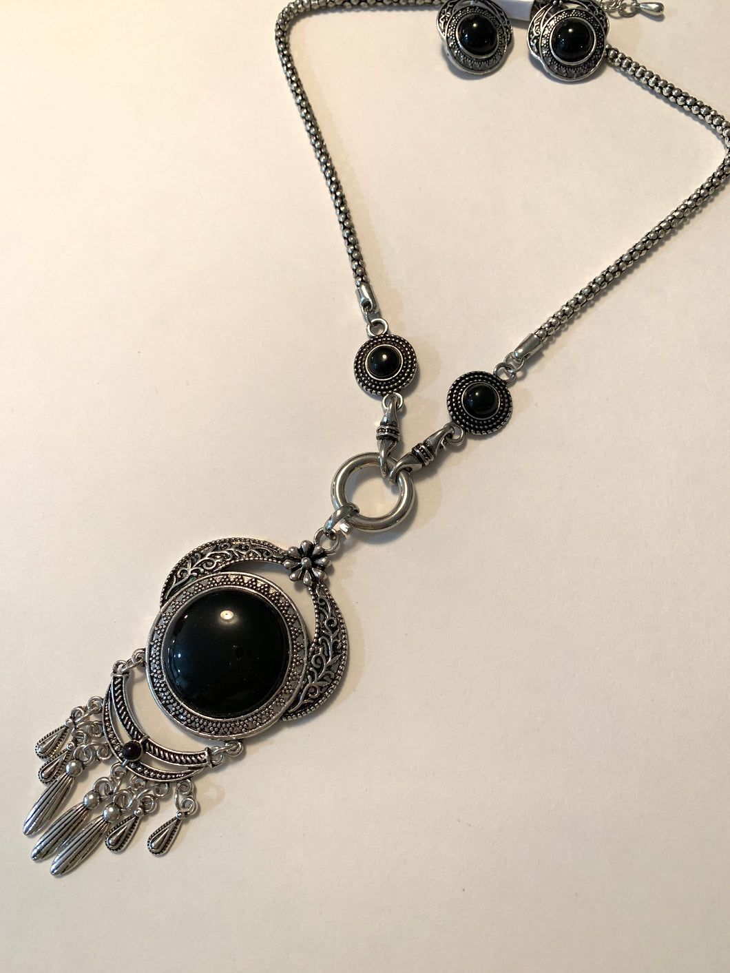 Necklace black and silver tone
