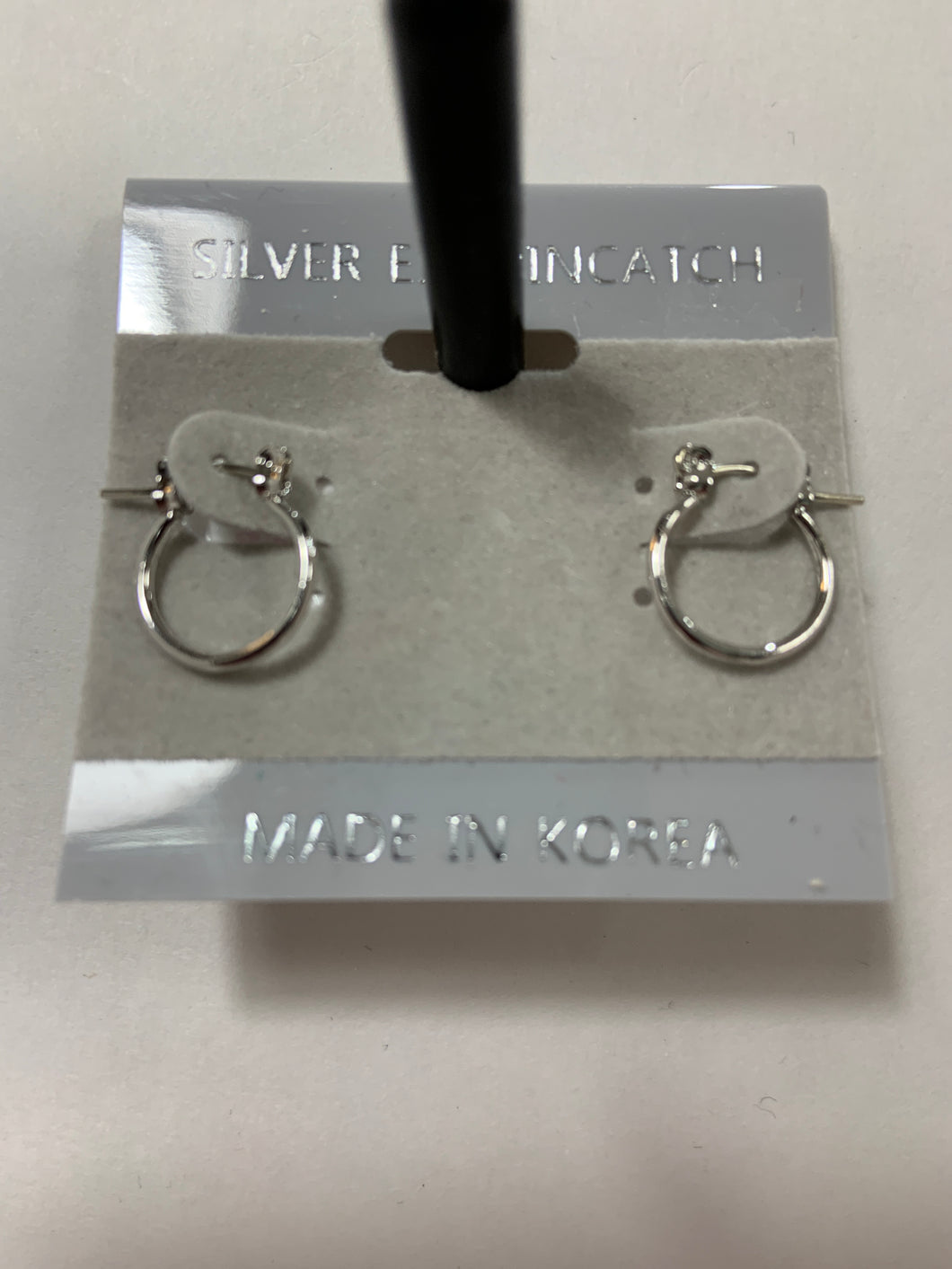 Small hoop earrings with latch