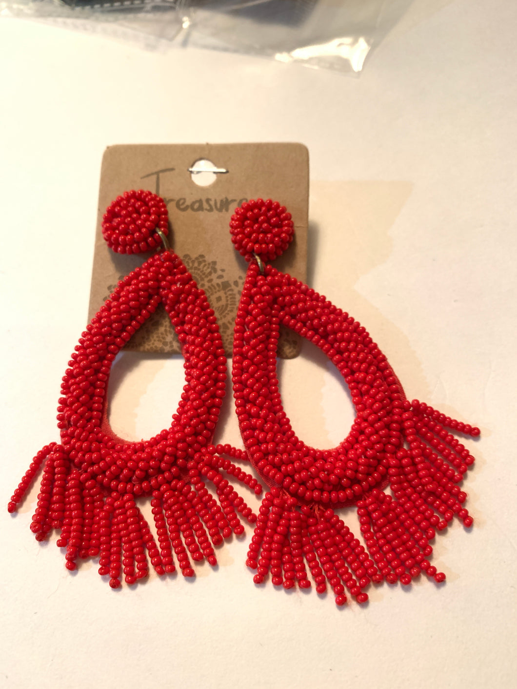Earrings red beaded 567