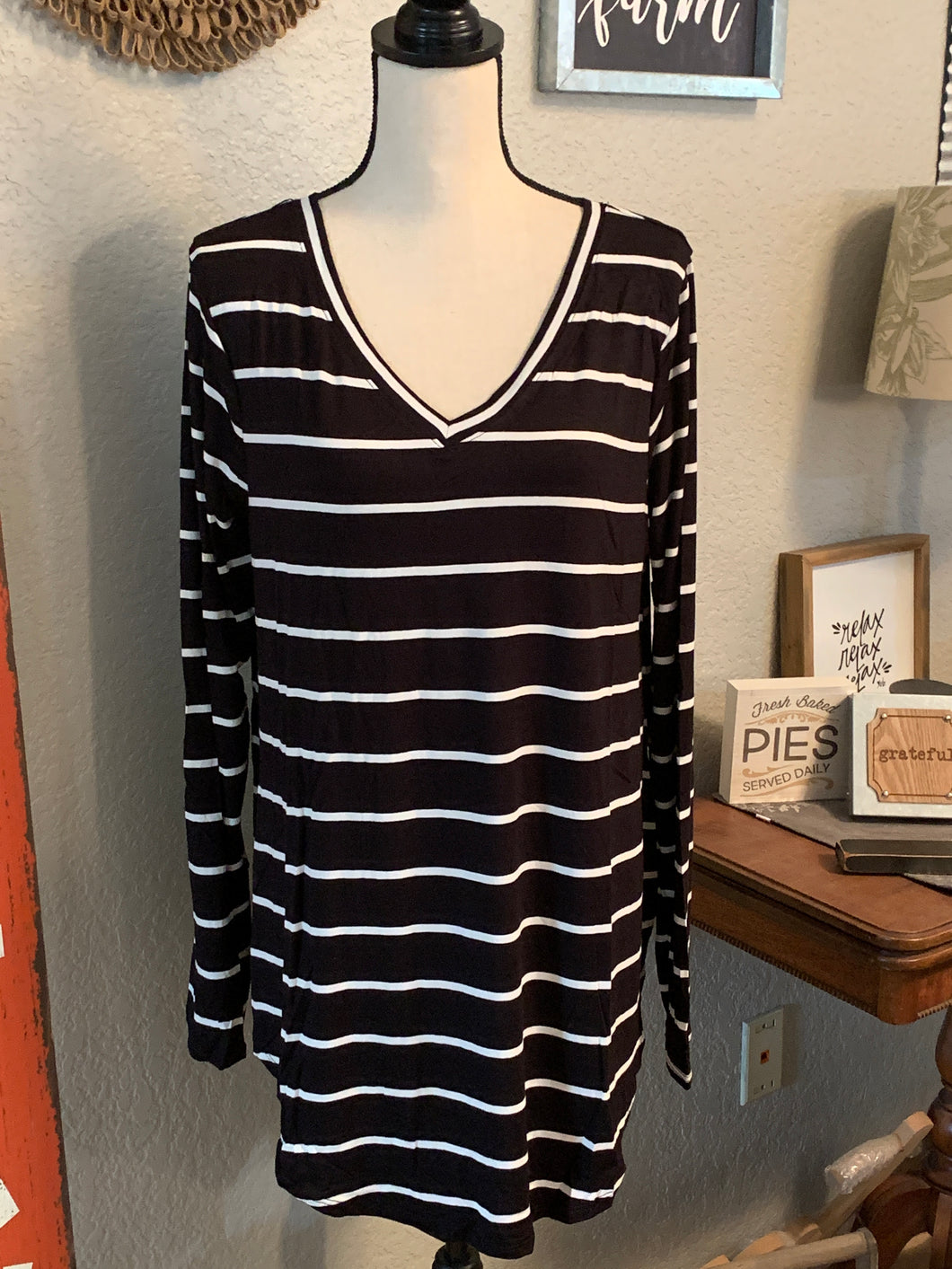 Top long sleeve black/white rayon amazing stretch