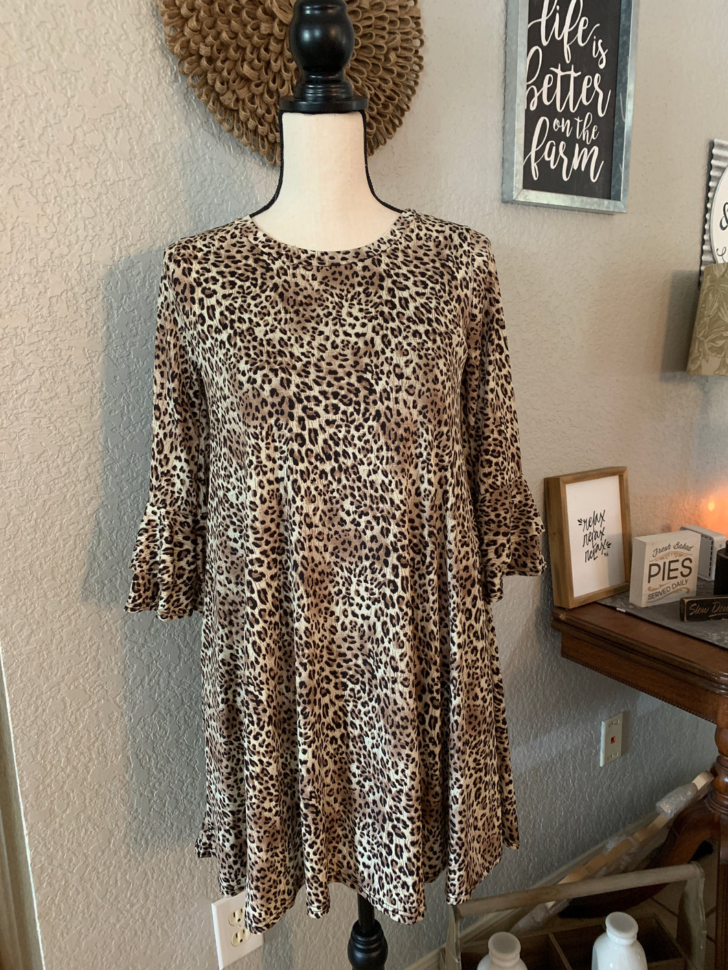 Dress animal print ruffle sleeves