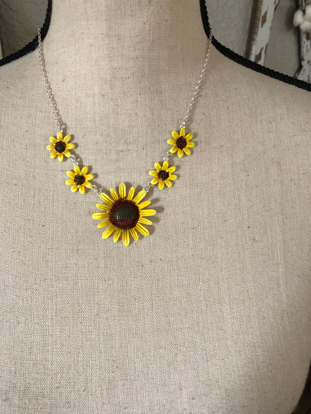 Sunflower necklace set