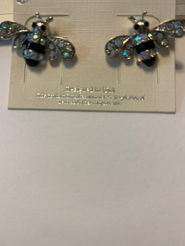 🐝 bee post earrings