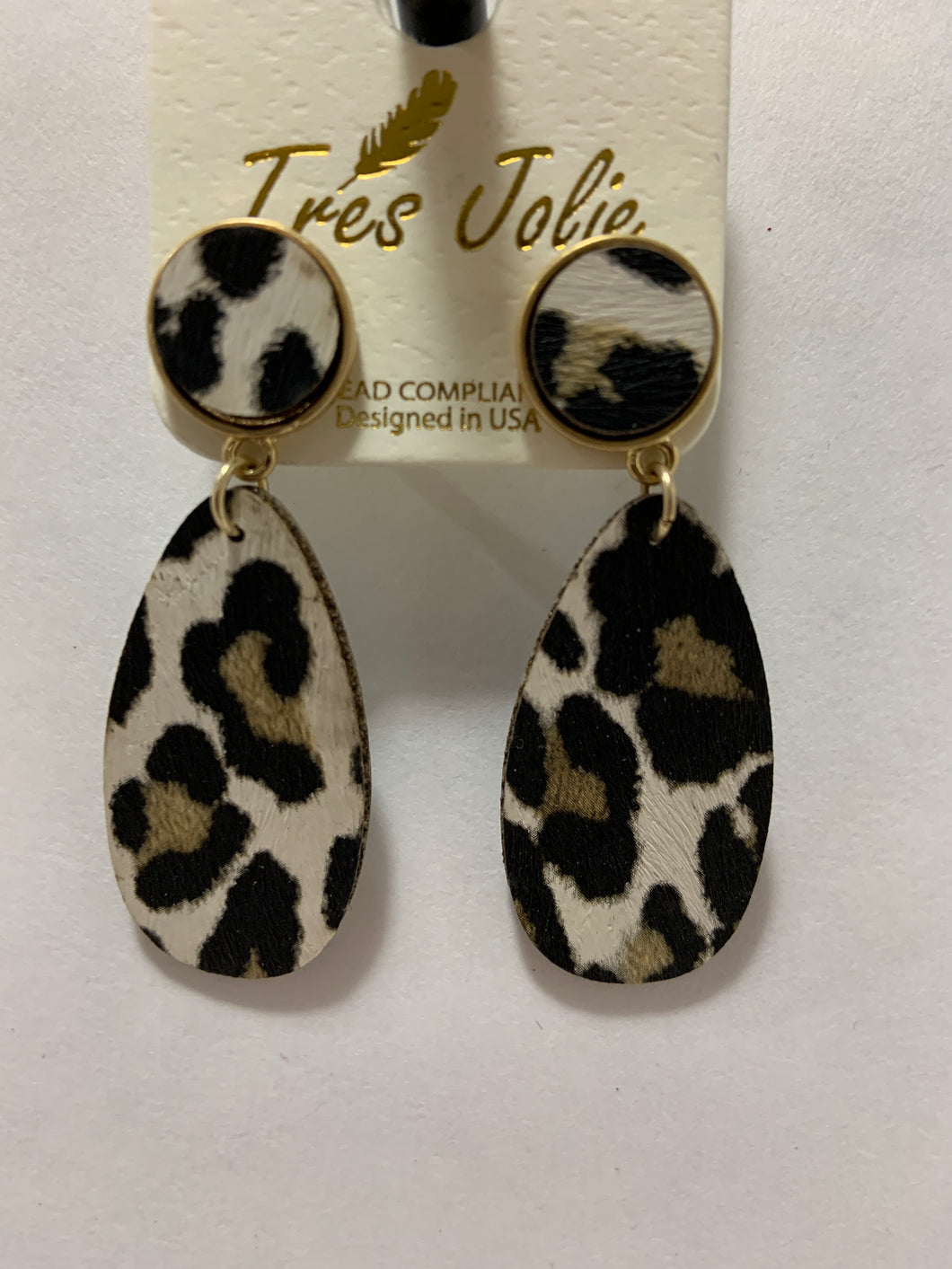 Animal print wood earrings 1