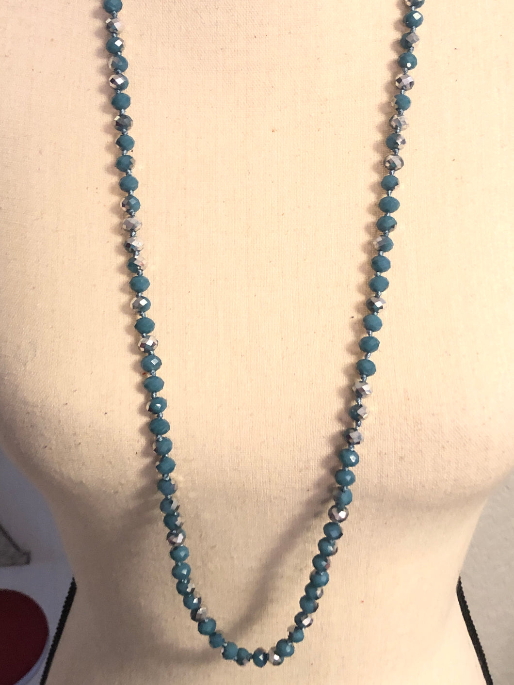 Shorty slate/blue beads