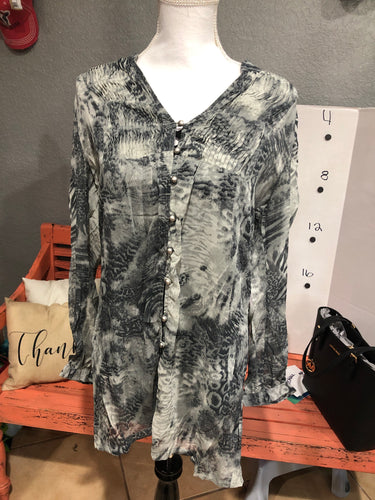 Top button up animal print