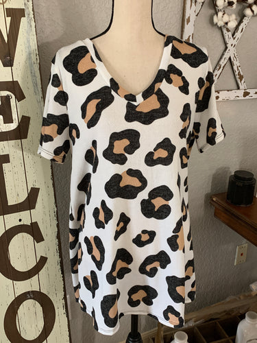 Fabulous stretch v-neck animal top