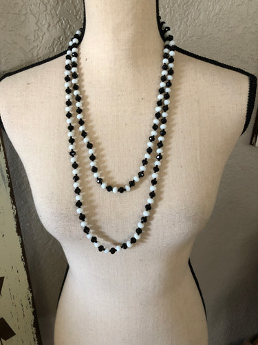 Black/white beads