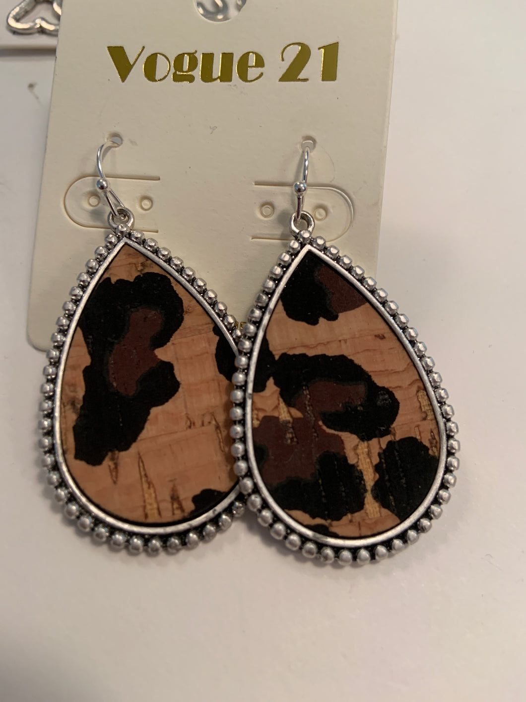 Cheetah earring 102