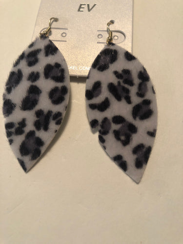 Earrings snow cheetah